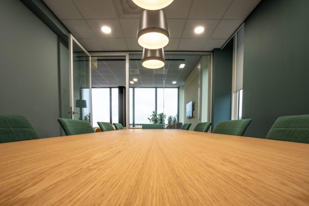 Office in business center image 3